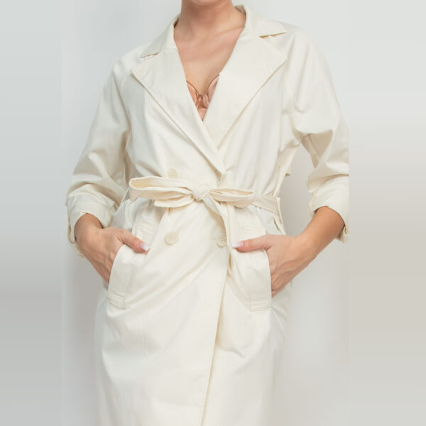 IRIS-HMJ21098 / GABARDINA CON CINTURON AJUSTABALE / PAQUETE 6 PZAS: $503 C/PZA - PAQUETE 24 PZAS: $409 C/PZA - Imagen 2