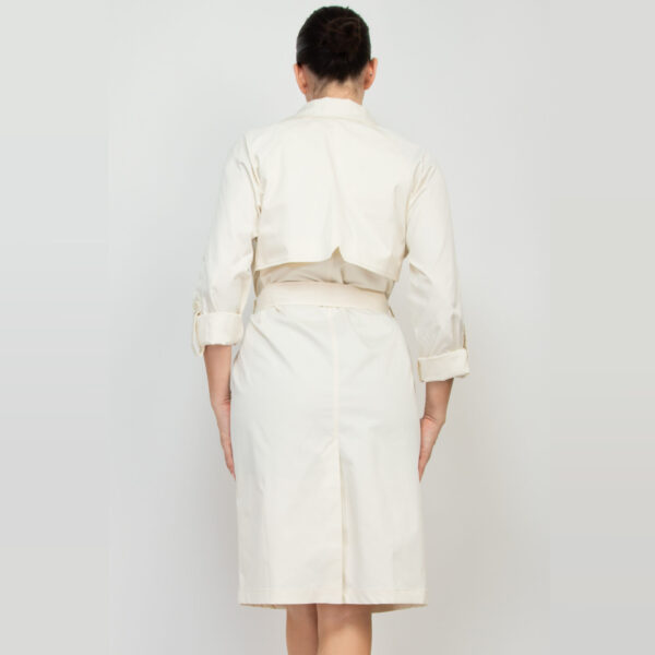 IRIS-HMJ21098 / GABARDINA CON CINTURON AJUSTABALE / PAQUETE 6 PZAS: $503 C/PZA - PAQUETE 24 PZAS: $409 C/PZA - Imagen 3