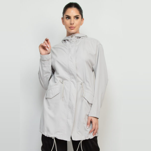 IRIS-HMJ21264 / PARKA LIGERA CON CAPUCHA / PAQUETE 6 PZAS: $457 C/PZA - PAQUETE 24 PZAS: $372 C/PZA - Imagen 3