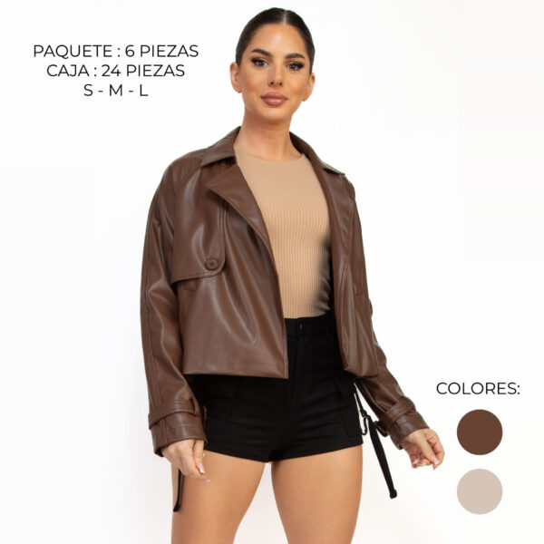 IRIS-HMJ21401 / CHAQUETA CORTA CON BOTON DECORATIVO /  PAQUETE 6 PZAS: $393 C/PZA - PAQUETE 24 PZAS: $320 C/PZA